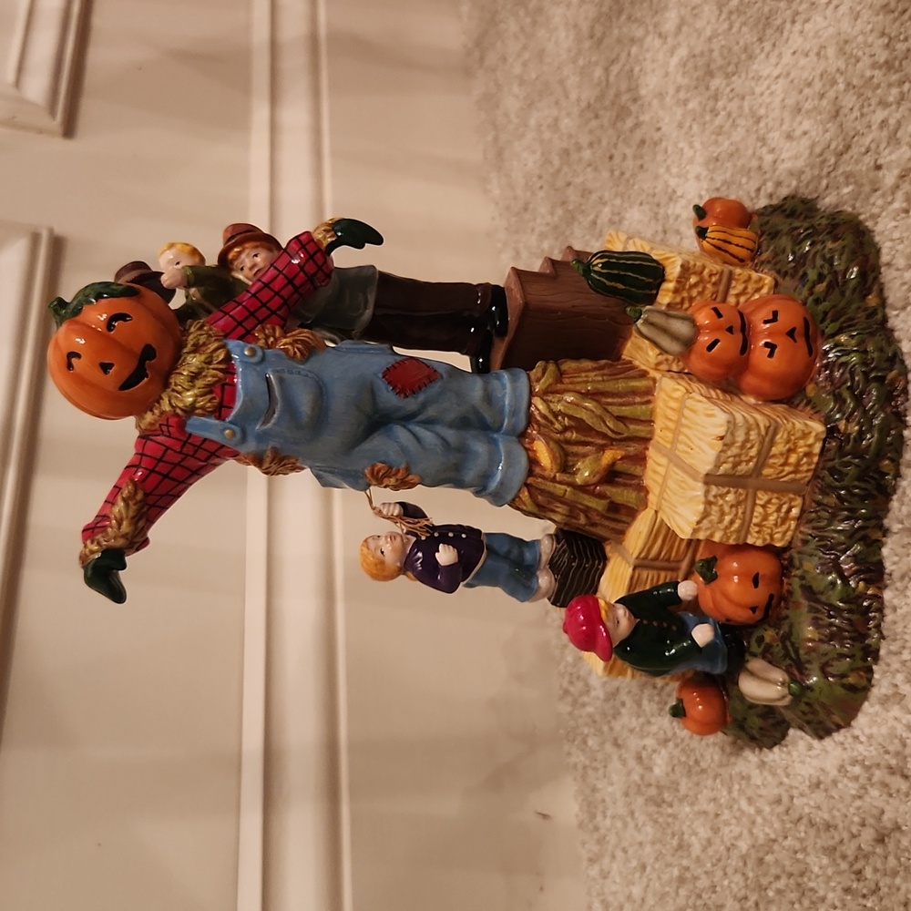 Dept 56 Building The Scarecrow Halloween Snow Village Pumpkin Figurine 56.55203